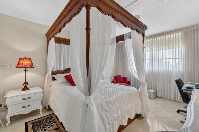 2901 NW 46th Avenue 306, Lauderdale Lakes, FL 33313