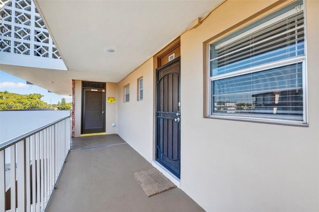 2901 NW 46th Avenue 306, Lauderdale Lakes, FL 33313