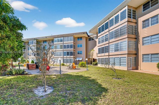 2901 NW 46th Avenue 306, Lauderdale Lakes, FL 33313