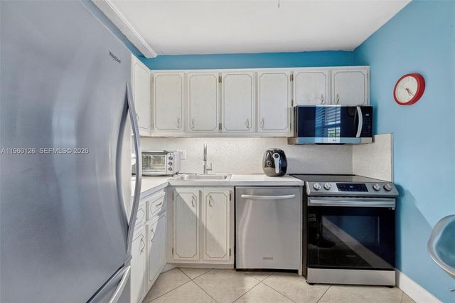 2901 NW 46th Avenue 306, Lauderdale Lakes, FL 33313