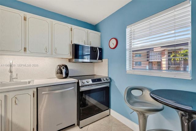 2901 NW 46th Avenue 306, Lauderdale Lakes, FL 33313