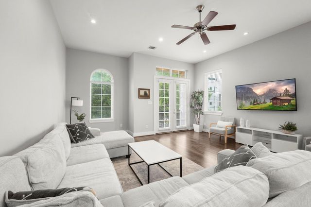 1041 W 17th Street, Houston, TX 77008