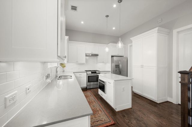 1041 W 17th Street, Houston, TX 77008