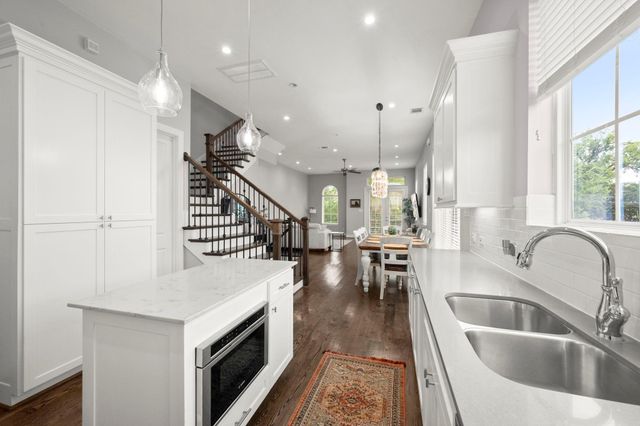 1041 W 17th Street, Houston, TX 77008