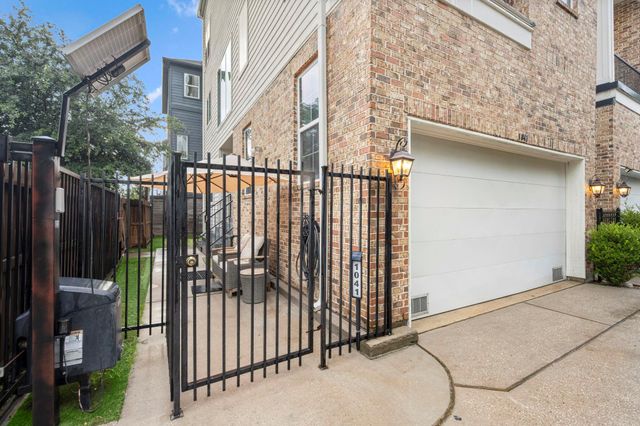 1041 W 17th Street, Houston, TX 77008