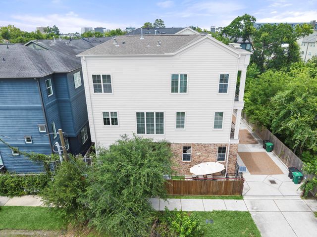 1041 W 17th Street, Houston, TX 77008