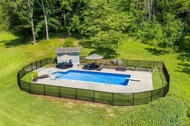 21 Overlook Drive, Pawling, NY 12564