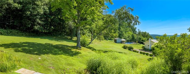 21 Overlook Drive, Pawling, NY 12564