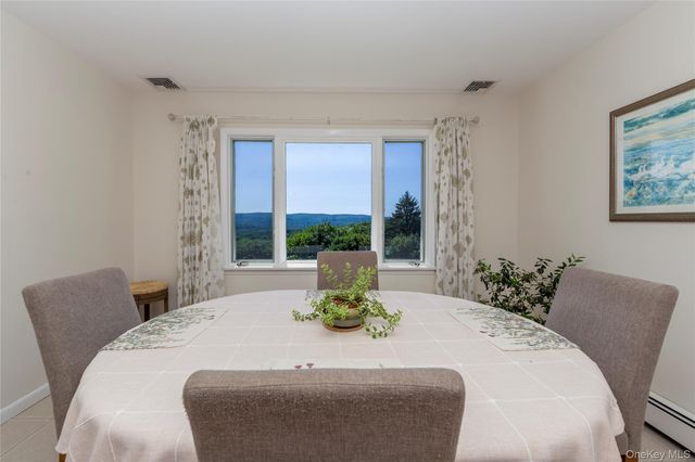 21 Overlook Drive, Pawling, NY 12564
