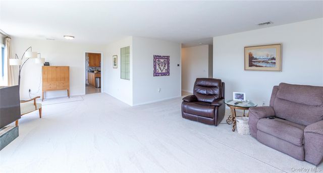 21 Overlook Drive, Pawling, NY 12564