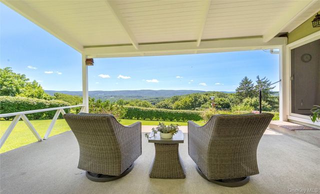 21 Overlook Drive, Pawling, NY 12564