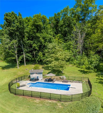 21 Overlook Drive, Pawling, NY 12564