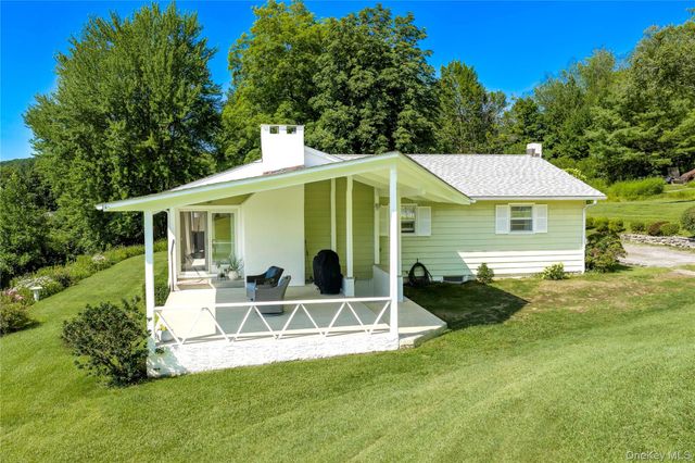 21 Overlook Drive, Pawling, NY 12564