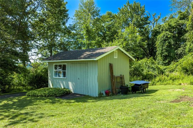 21 Overlook Drive, Pawling, NY 12564