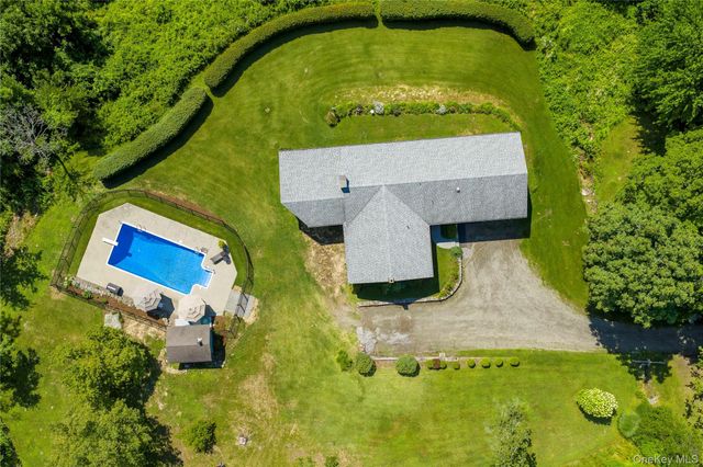21 Overlook Drive, Pawling, NY 12564
