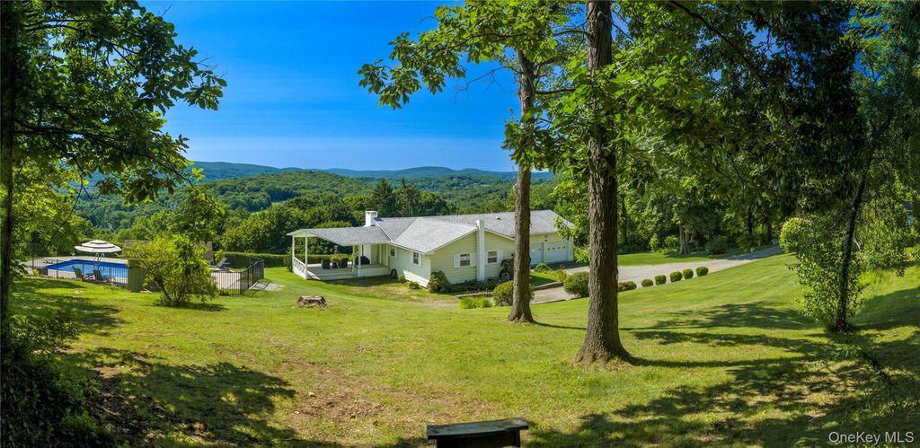 21 Overlook Drive, Pawling, NY 12564