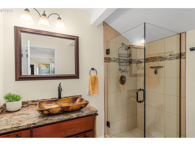 762 LAKE FOREST Dr, Lake Oswego, OR 97034