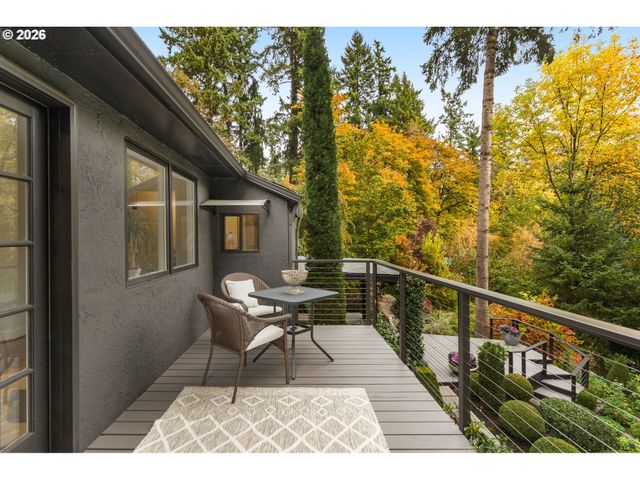 762 LAKE FOREST Dr, Lake Oswego, OR 97034