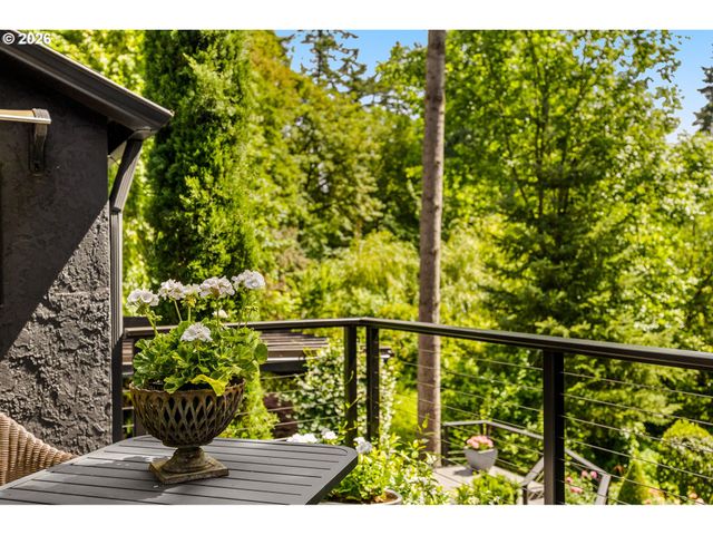 762 LAKE FOREST Dr, Lake Oswego, OR 97034