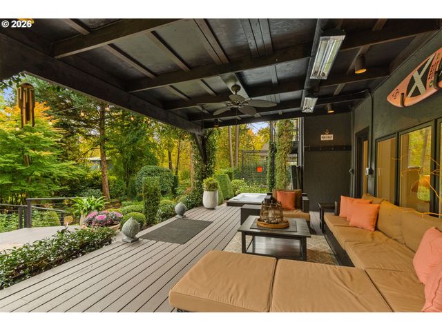 762 LAKE FOREST Dr, Lake Oswego, OR 97034