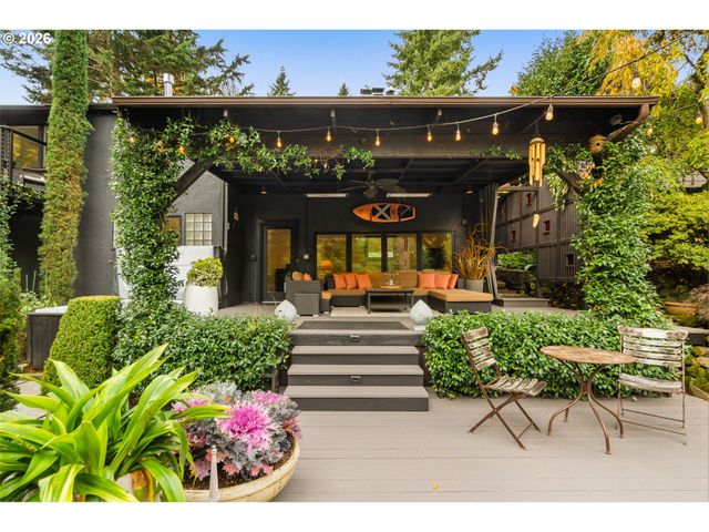762 LAKE FOREST Dr, Lake Oswego, OR 97034