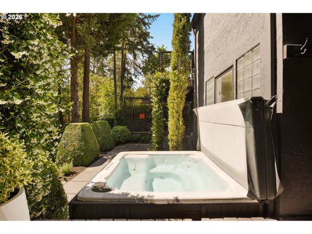 762 LAKE FOREST Dr, Lake Oswego, OR 97034