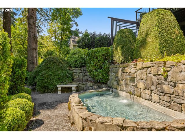 762 LAKE FOREST Dr, Lake Oswego, OR 97034