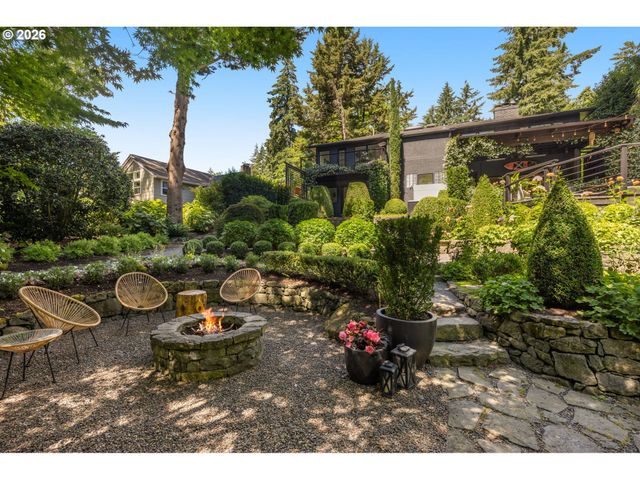 762 LAKE FOREST Dr, Lake Oswego, OR 97034