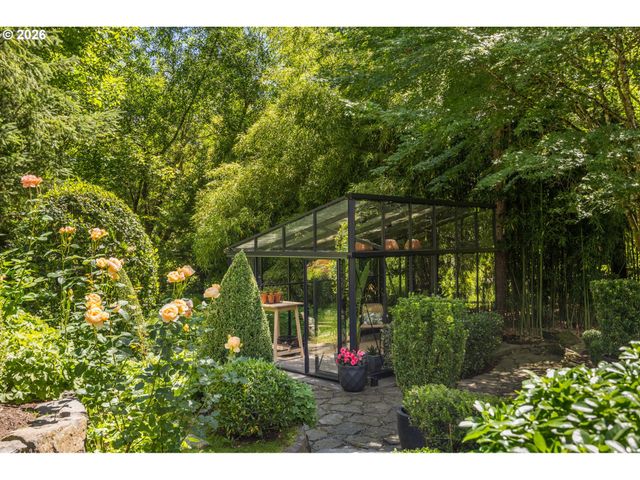 762 LAKE FOREST Dr, Lake Oswego, OR 97034