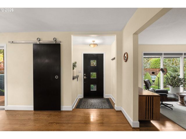 762 LAKE FOREST Dr, Lake Oswego, OR 97034