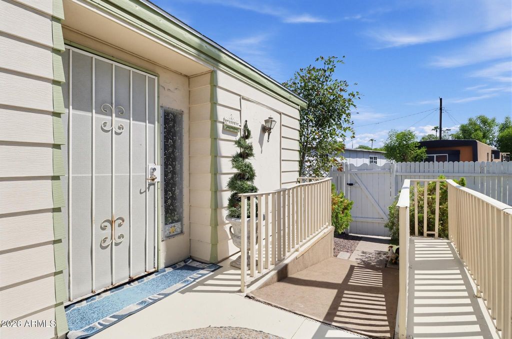 4375 W MISSOURI Avenue 101, Glendale, AZ 85301 — exterior