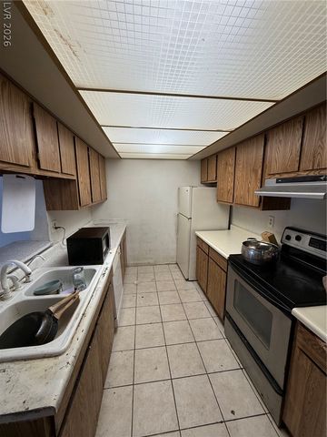 3585 Arville Street 401A, Las Vegas, NV 89103