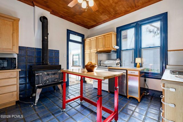 810 E 1st Avenue, Salt Lake City, UT 84103