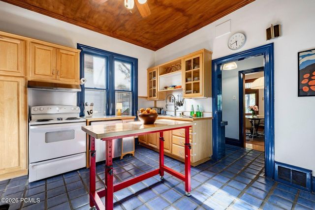 810 E 1st Avenue, Salt Lake City, UT 84103
