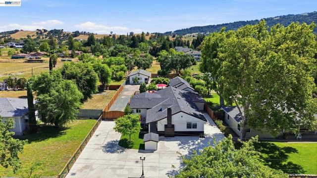 753 Sycamore Rd, Pleasanton, CA 94566