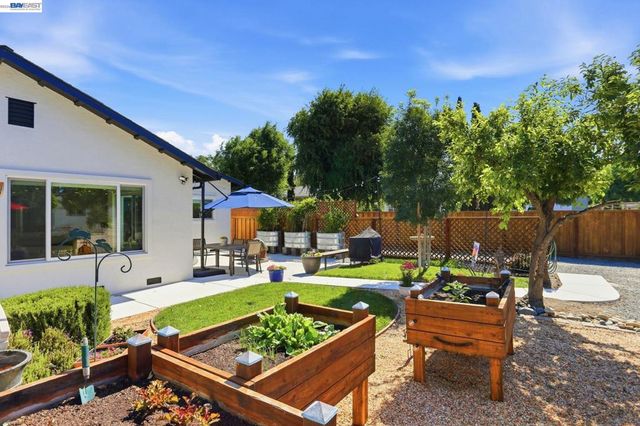 753 Sycamore Rd, Pleasanton, CA 94566