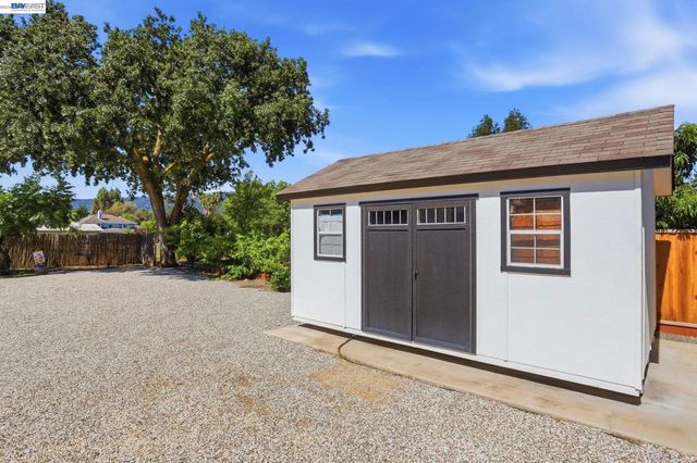 753 Sycamore Rd, Pleasanton, CA 94566