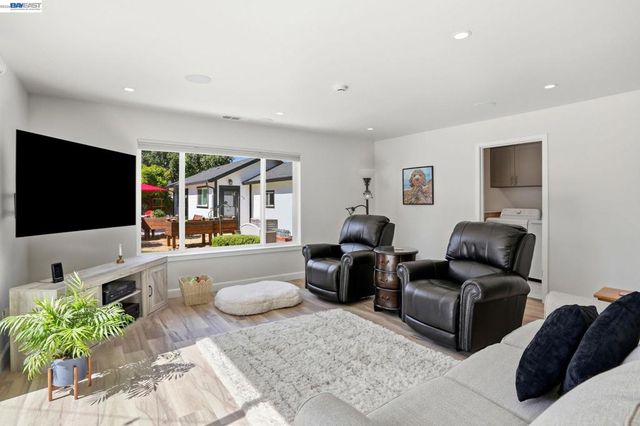 753 Sycamore Rd, Pleasanton, CA 94566