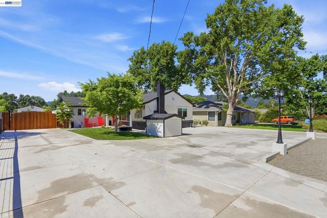 753 Sycamore Rd, Pleasanton, CA 94566