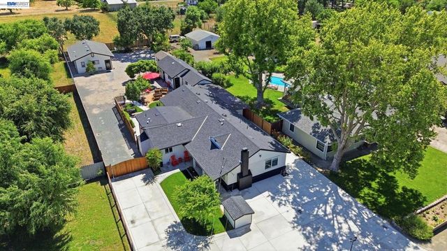 753 Sycamore Rd, Pleasanton, CA 94566