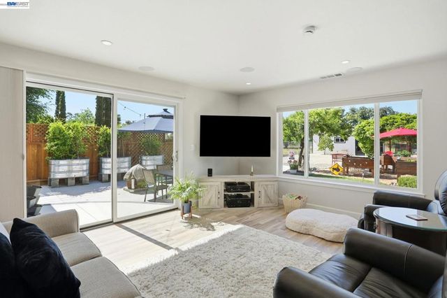 753 Sycamore Rd, Pleasanton, CA 94566