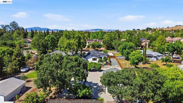753 Sycamore Rd, Pleasanton, CA 94566