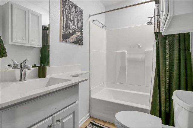 1704 Oakwood Drive, Troup, TX 75789