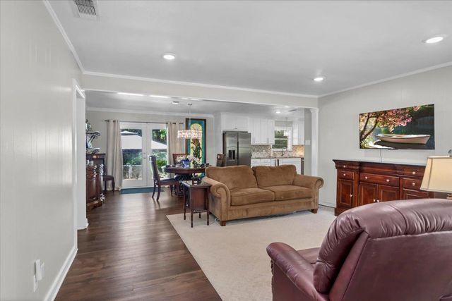 1704 Oakwood Drive, Troup, TX 75789