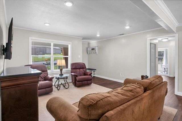 1704 Oakwood Drive, Troup, TX 75789