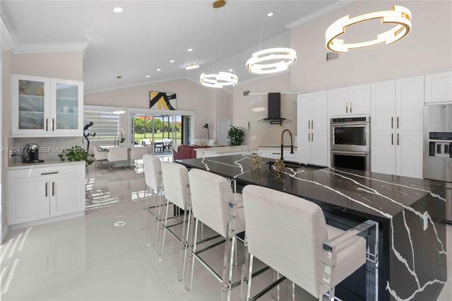 1530 W Lacosta Dr W, Pembroke Pines, FL 33027