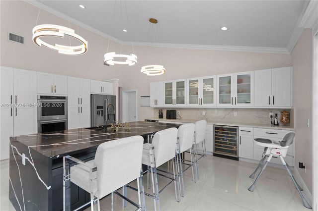 1530 W Lacosta Dr W, Pembroke Pines, FL 33027