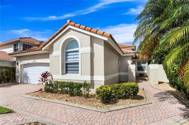 1530 W Lacosta Dr W, Pembroke Pines, FL 33027