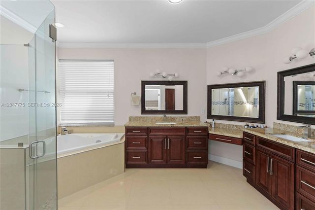 1530 W Lacosta Dr W, Pembroke Pines, FL 33027