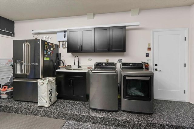 1530 W Lacosta Dr W, Pembroke Pines, FL 33027